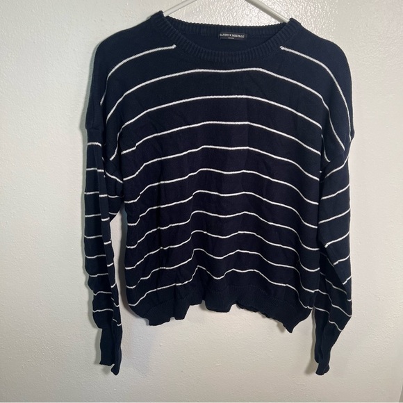 Brandy Melville Jessica Sweater Crewneck Navy White Stripes - Picture 3 of 11